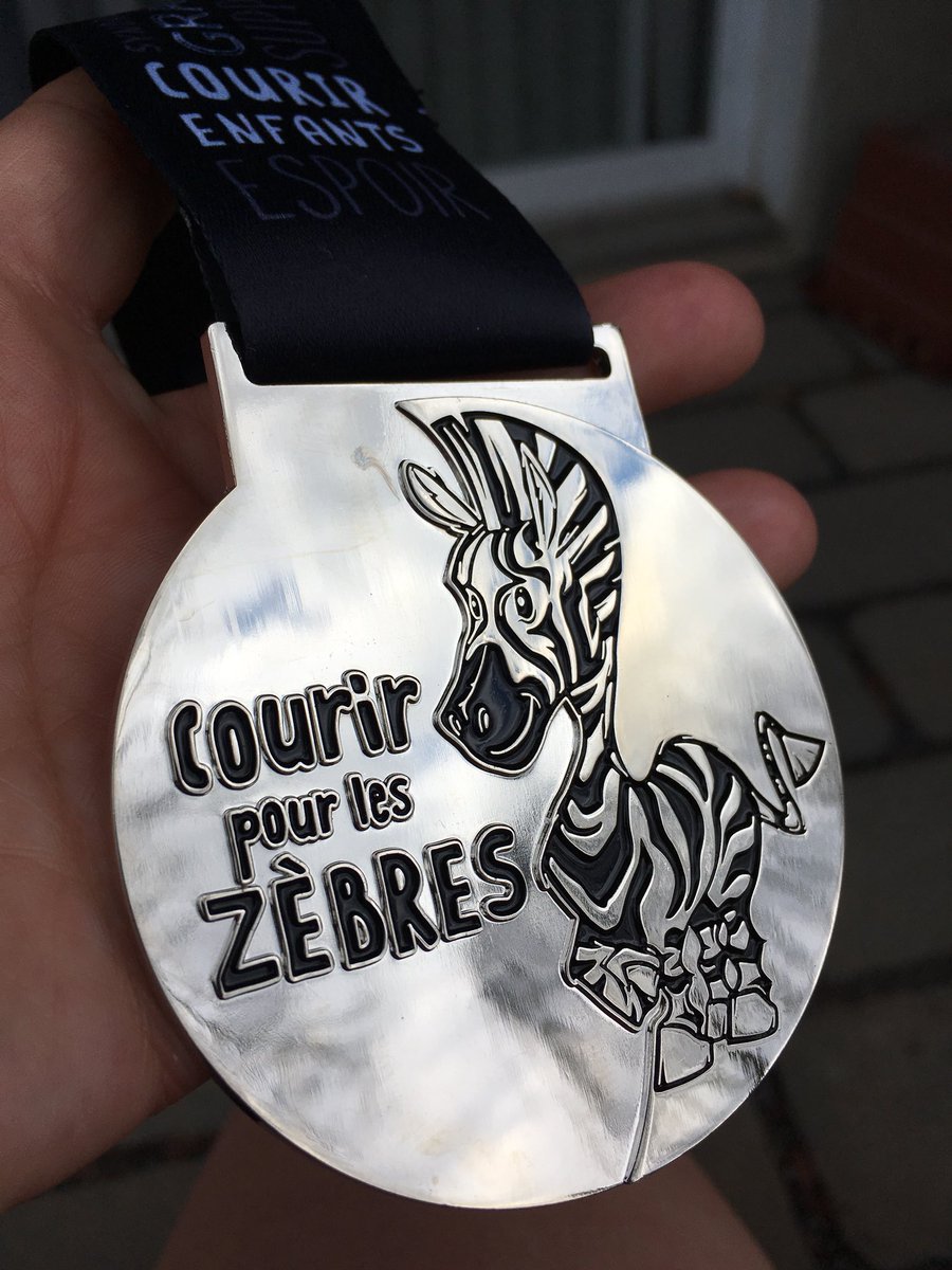 Polluxe's tweet photo. 7km pour les maladies rares #Cplz2018 #RunningForRare #CourirPourLesZebres #FondationSimonLeZebre #equipeformidable #courezottawa2018 #zizuoptics https://t.co/nrrY2dkS7O
