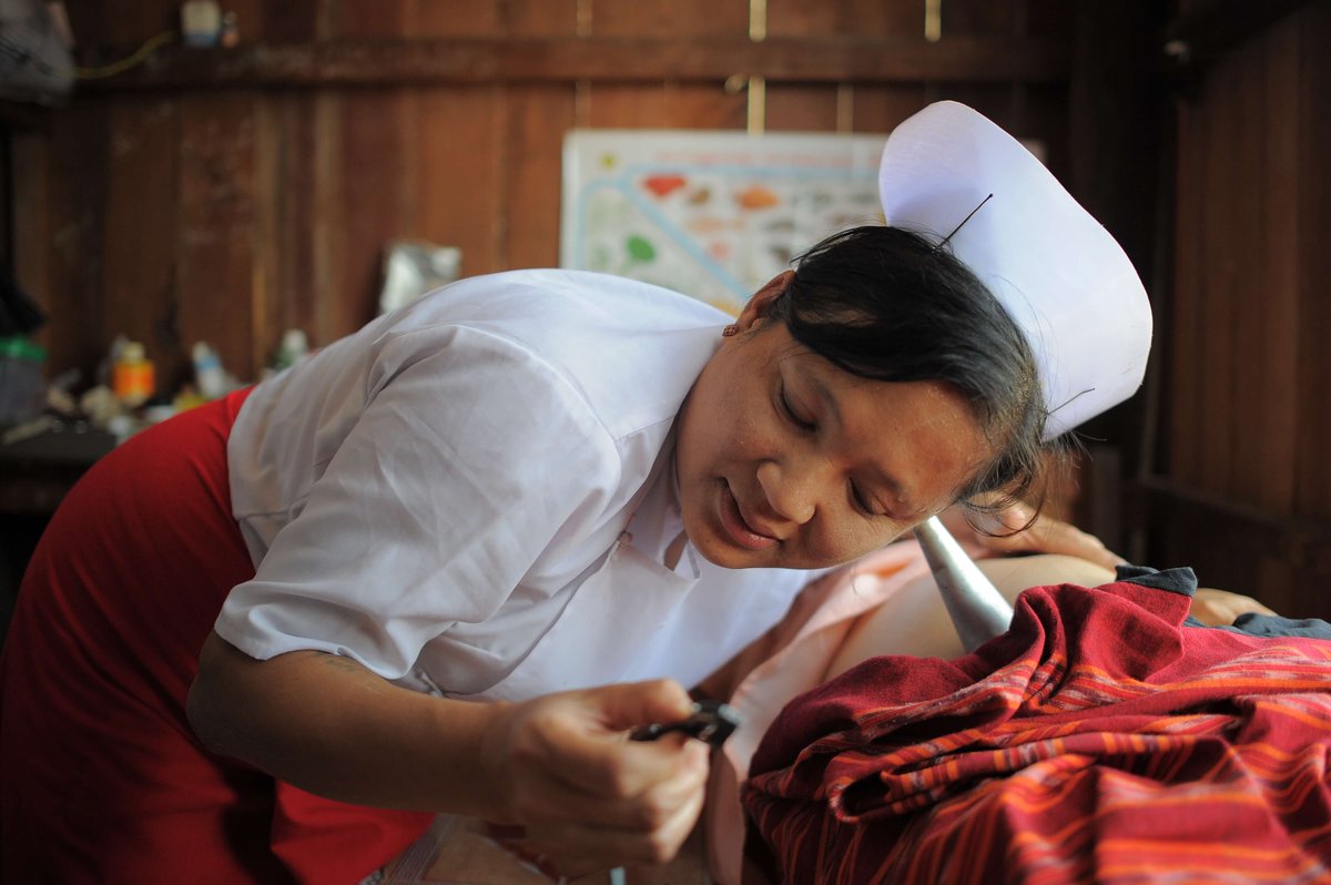UN_EWEC's tweet photo. Midwives play a 🔑 role to ensure every childbearing woman receives her universal human right to respectful maternity care in every health system.
#IDM2018 #EWECisME #QualityCareNet

📷: © @UNICEF https://t.co/3dZUk57Bbt