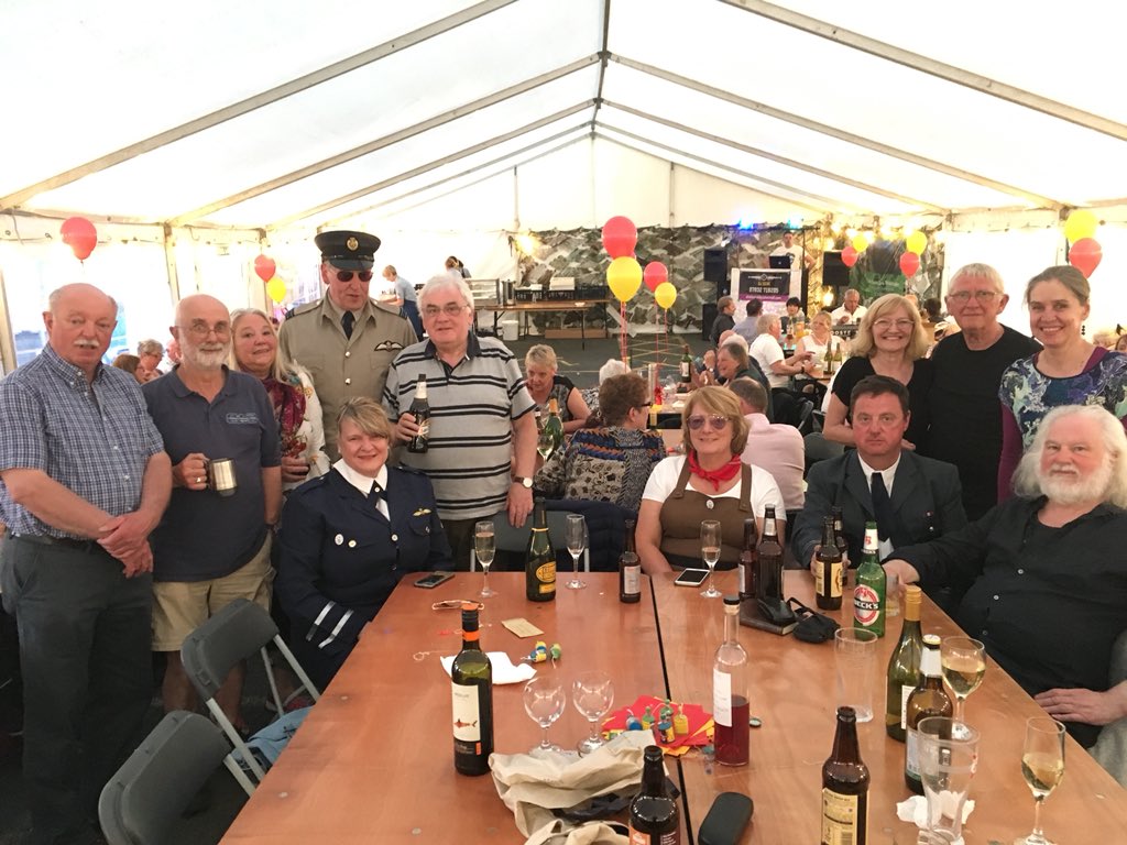 aosullivan01's tweet photo. A right good do with pie &amp; peas and dancing at the #Skipton #Waterways #festival ! East Lancashire West Yorkshire Boat Club https://t.co/67kfD2gpaa @CanalRiverTrust @PennineC @Waterwaysfest https://t.co/qiY6TteACO