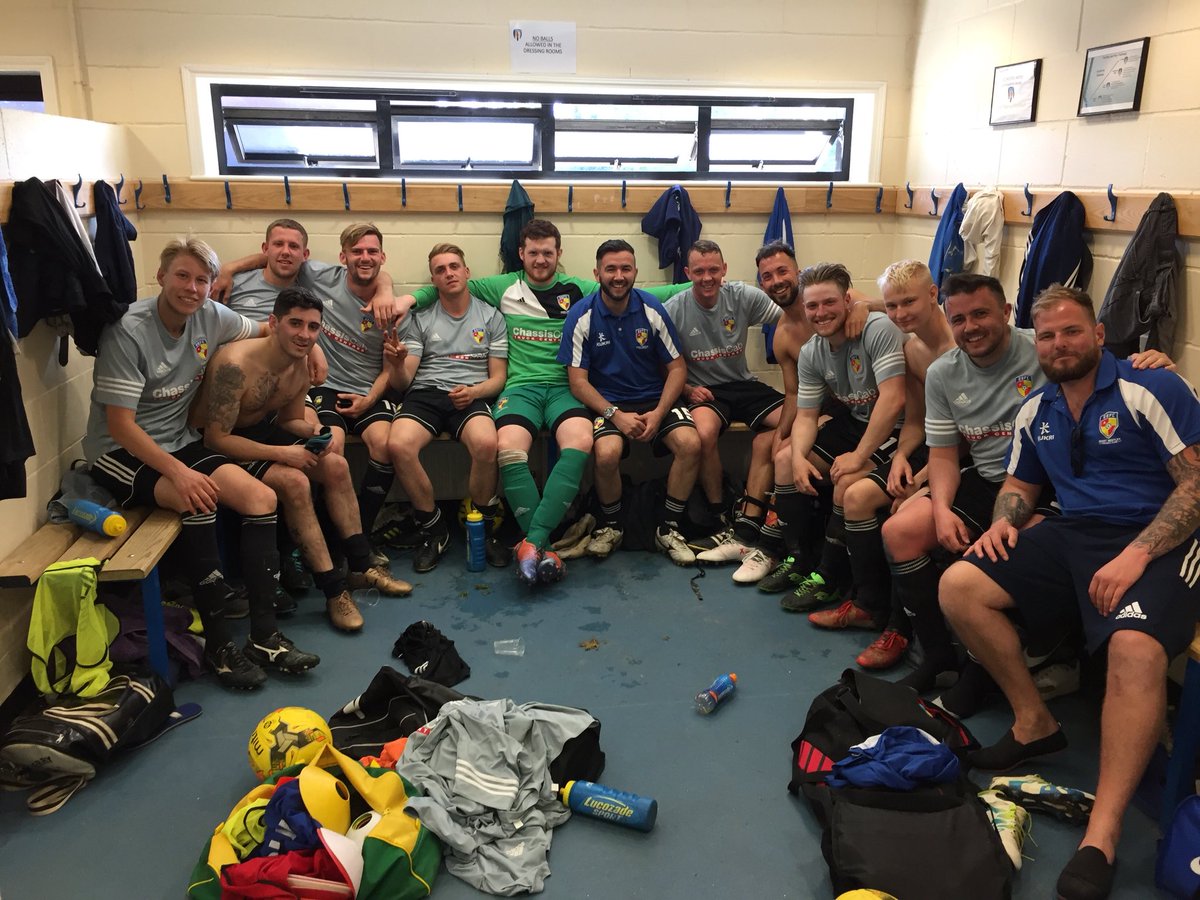 GTBENTLEYFC's tweet photo. Unbeaten Division 1 champions after coming back from 2 down to win 3-2 with 10 men against a very decent @TiptreeJobserve side https://t.co/PKyek2InMN