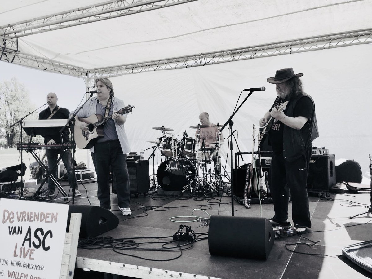 brrjames's tweet photo. Big thanks to the fabulous organisation and to all the crowd for making this a great day! 🎶🎸 https://t.co/lRPXw0APHZ