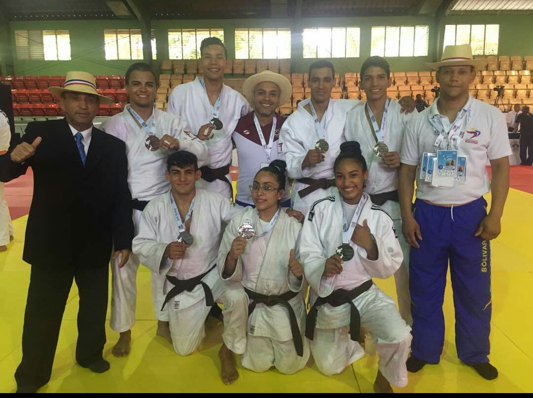 judo_dc's tweet photo. 3 de Oro, 1 Plata y 3 Bronce resultados final en #CopaPanamericana2018 
Equipo Junior 🇻🇪
¡ BRAVO! 🙌👏👌🇻📷
#Judo #JudoVenezolano https://t.co/lLPMKxIMrL