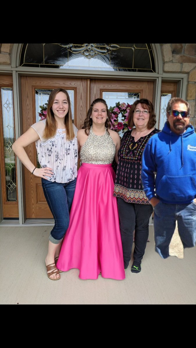 steinash's tweet photo. Still got our family pics 👌 https://t.co/qBforyY0b8