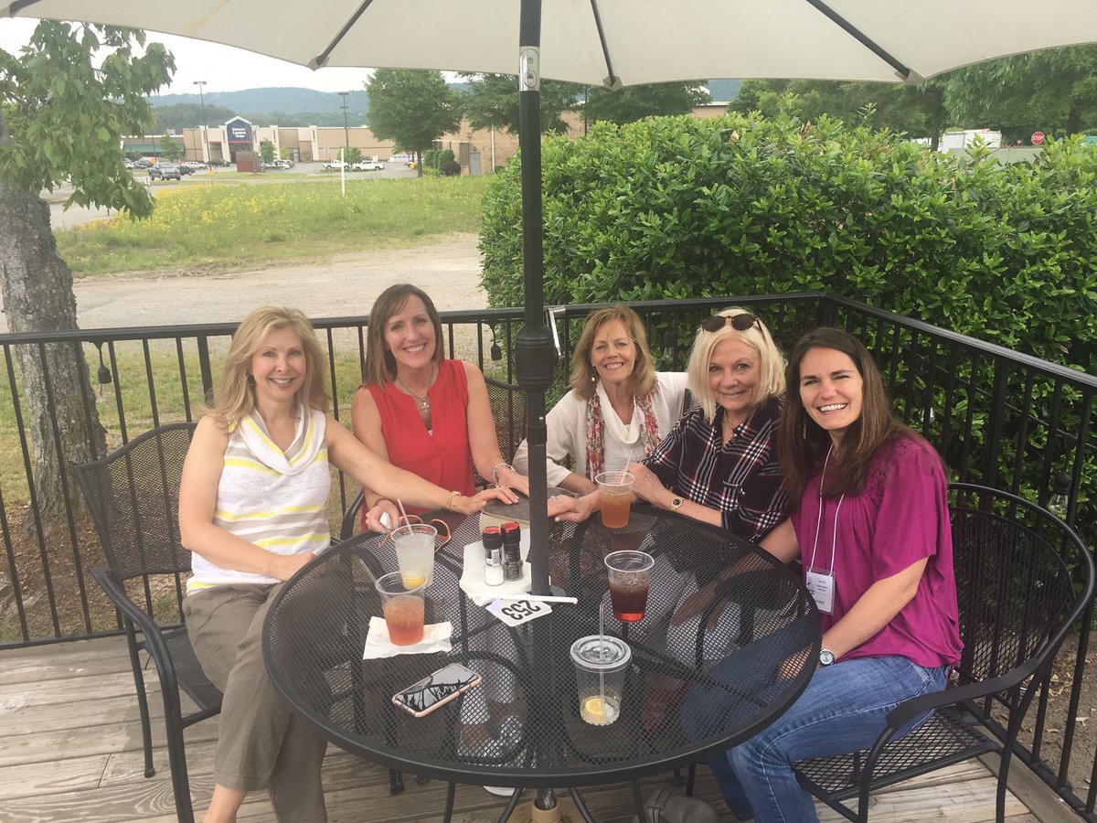 TeriJones's tweet photo. Lunch with these amazing ladies. So grateful for their friendship. https://t.co/sKDkp5MwWy