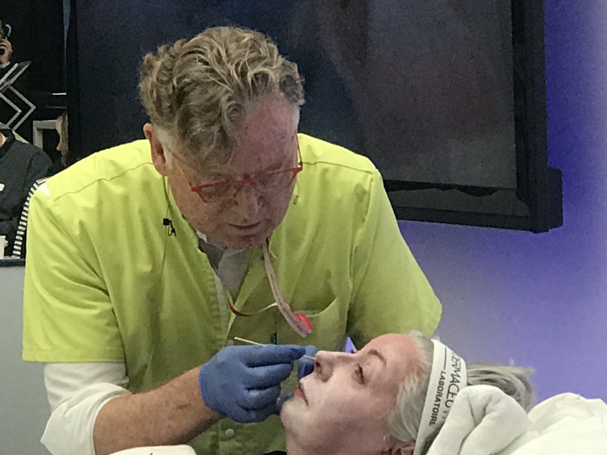 DermaceuticUk's tweet image. Amazing live demonstration of our exclusive Cosmo Peel Forte TCA peel, with a room of of 70 delegates, We think we made a good impression #dermaceutic #innovation #skin #peels