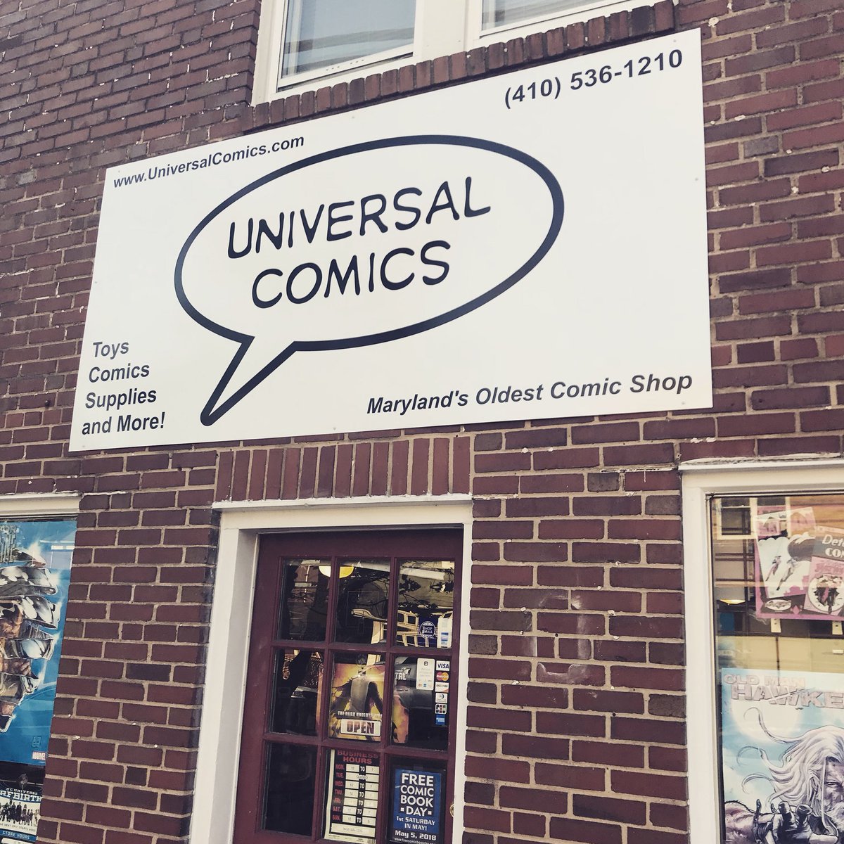 MintCondishMCP's tweet photo. This is one of my favorite places to go! @UniversalComix has so many deals this weekend for #FCBD2018 #FCBD https://t.co/8PI6nj0OXa