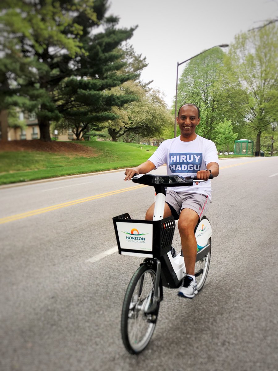 LizWalshforExec's tweet photo. Look. In the bike lane. It’s an engineer. It’s a candidate for #HoCoMd Council (D3). It’s someone dedicated to getting special interests out of local government.
(Yeah. There’s more than one of us. And, we’re coming for you, Status Quo.) #openstreetshc https://t.co/mb0fGkzs5E
