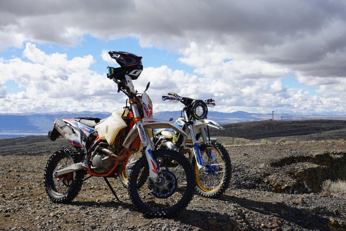 ridetrailtech's tweet photo. Weekend ride days are the best days. But who are we kidding, any ride day is the best day! #ridetrailtech #trailtech #letsride https://t.co/4KE0E0cpZt