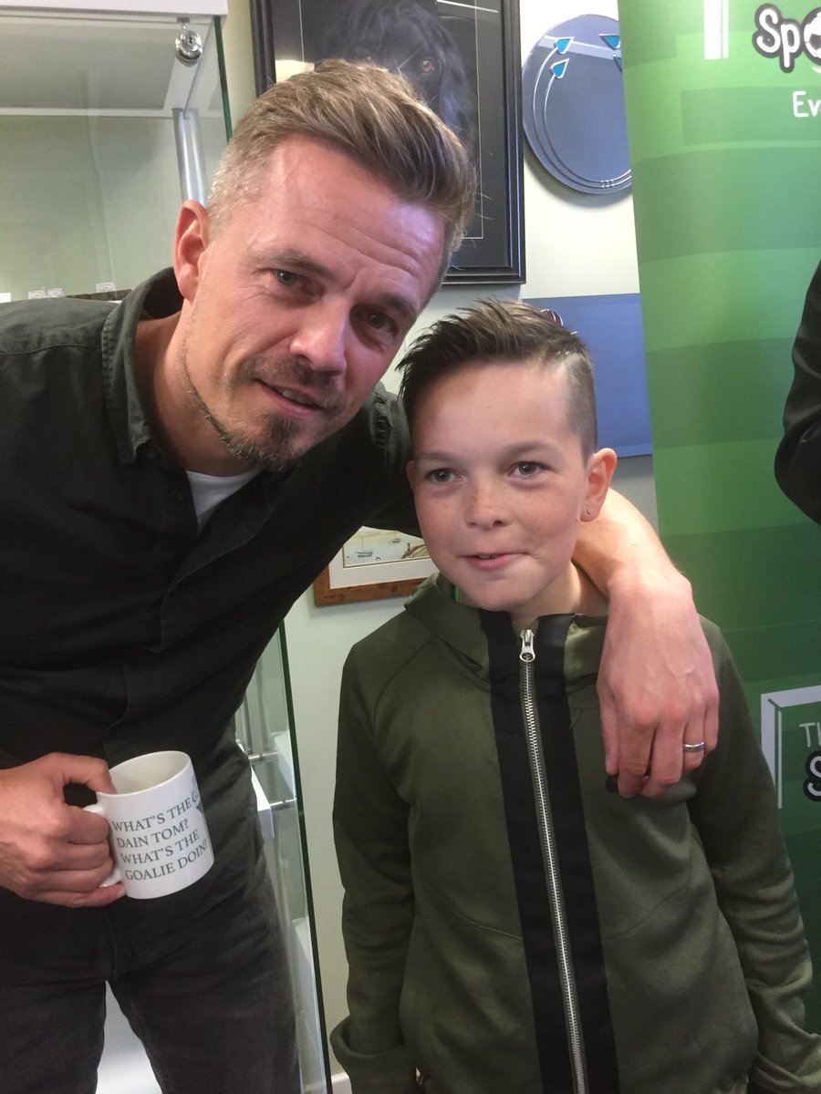 davienish's tweet photo. @SimonDonnelly13 brill night last night, wee man had a great day scored 3 and met Dider Agatha🍀🍀 https://t.co/hMx36Z95wZ