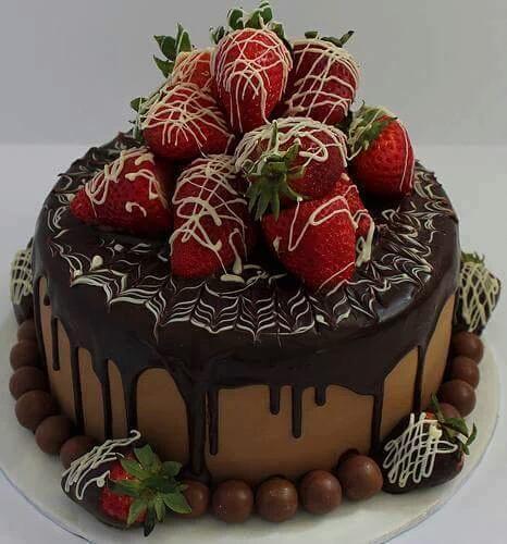poetryislife4me's tweet photo. You're such a lovable person, Humaira! I'm sure glad to have crossed paths with you!

Sending you bundles of loving prayers... requesting Allah SWT, to hear all your prayers and answer them...cuz you deserve it! ❤

Happy birthday 
@HumairaYousafi  🎈🎉🎈🎉🎈
🎁🎂 https://t.co/tzQHVYK2pc