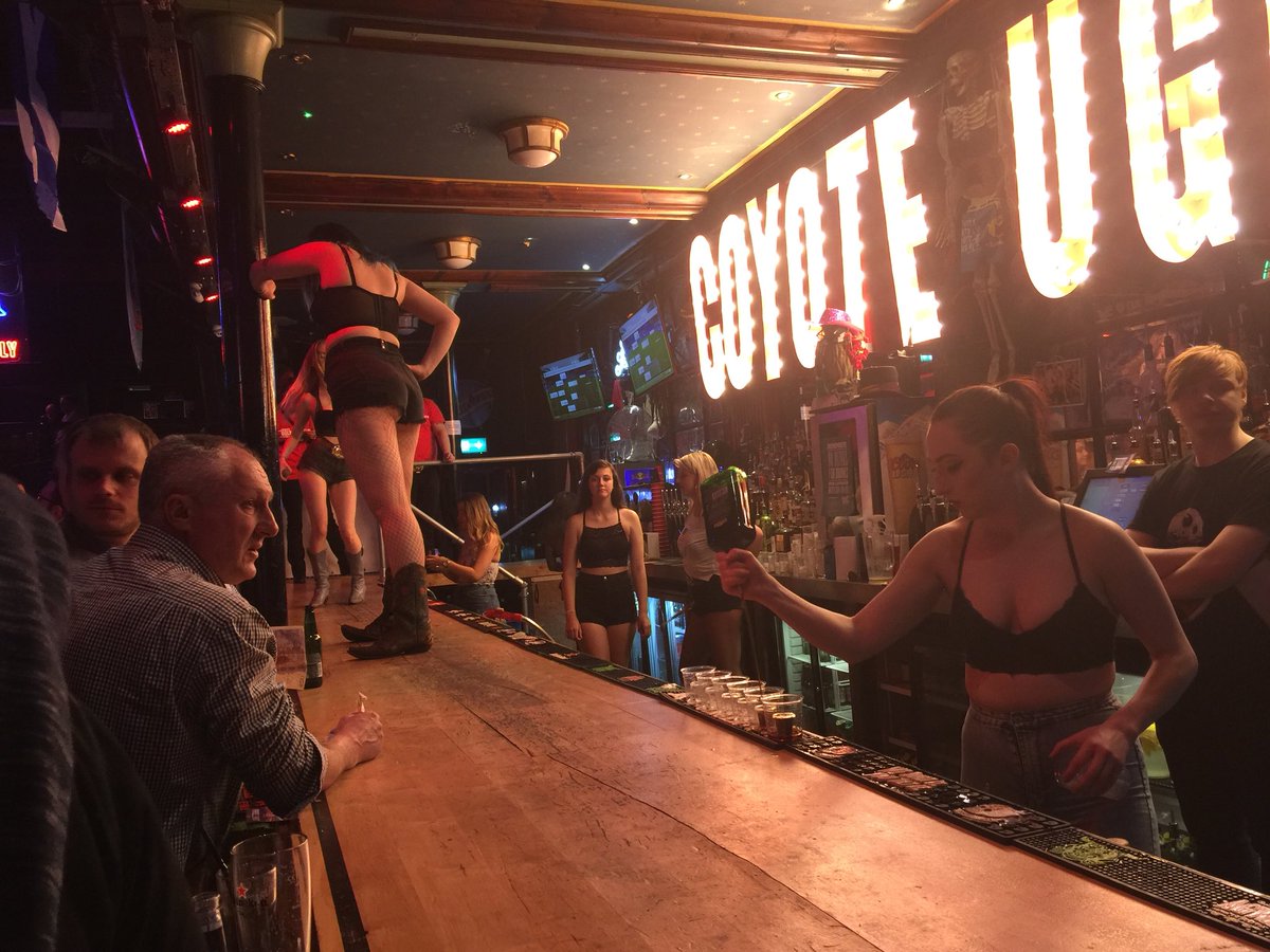 petewilson64's tweet photo. Great night in Cardiff @coyotecardiff before tomorrow’s game @ReadingFC  v @CardiffCityFC  Come on You Royals !! #URzzz!! https://t.co/B0MWficm22