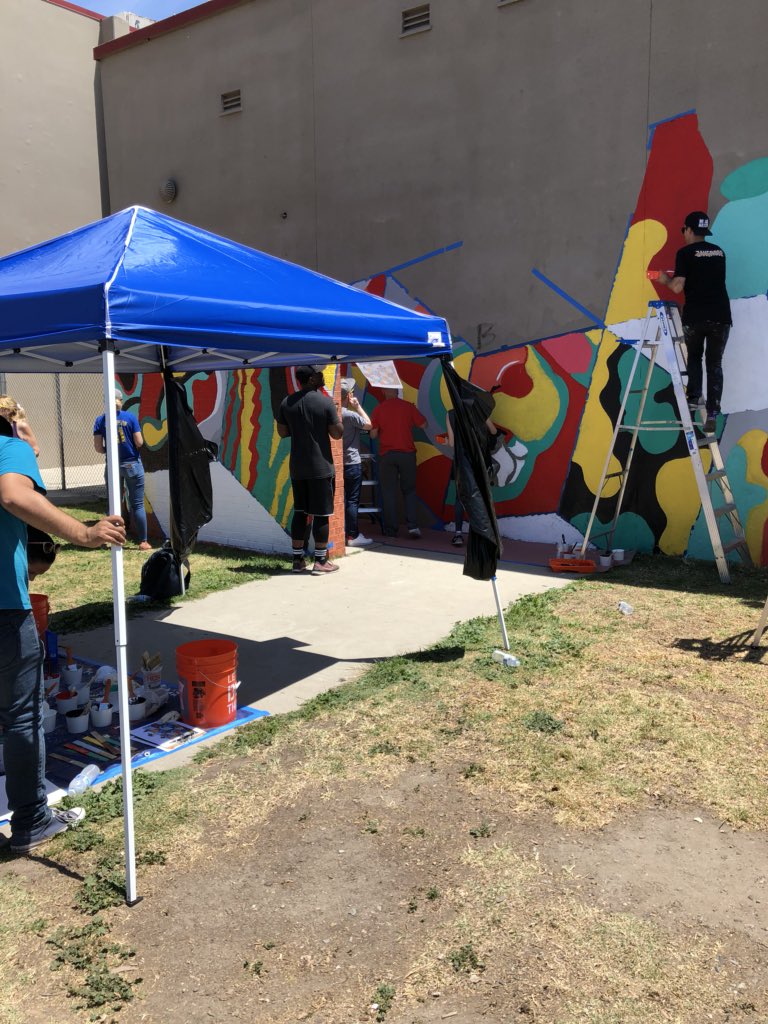 mrmicahali's tweet photo. Thrilled 2 welcome @Snapchat @Snap 2 #Compton @ComptonUnified 4 Employee Day of Service at Centennial High! Volunteers painted a geometric mural &amp; college logos along various doors &amp; walls. They created a greater sense of community in senior square. @asb_apache @ICECOLDMoses https://t.co/eojrgK3VTe