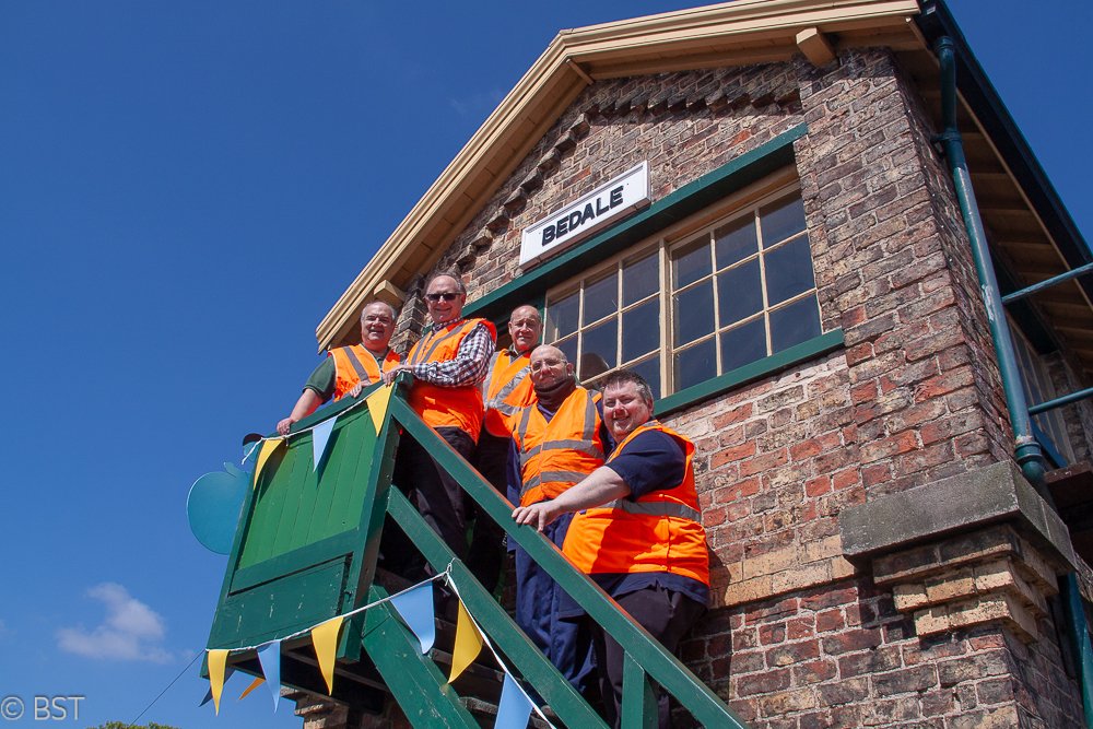How many Controllers do you need in one box or are they waiting for the #TourDeYorkshire2018 to pass by? <a href="/WensleydaleRail/">Wensleydale Railway</a> @OfficialBedale @letourtorkshire <a href="/RedHouseBedale/">Red House Bedale</a> #Bedale bedaleandvillages.wordpress.com/2018/05/05/how…