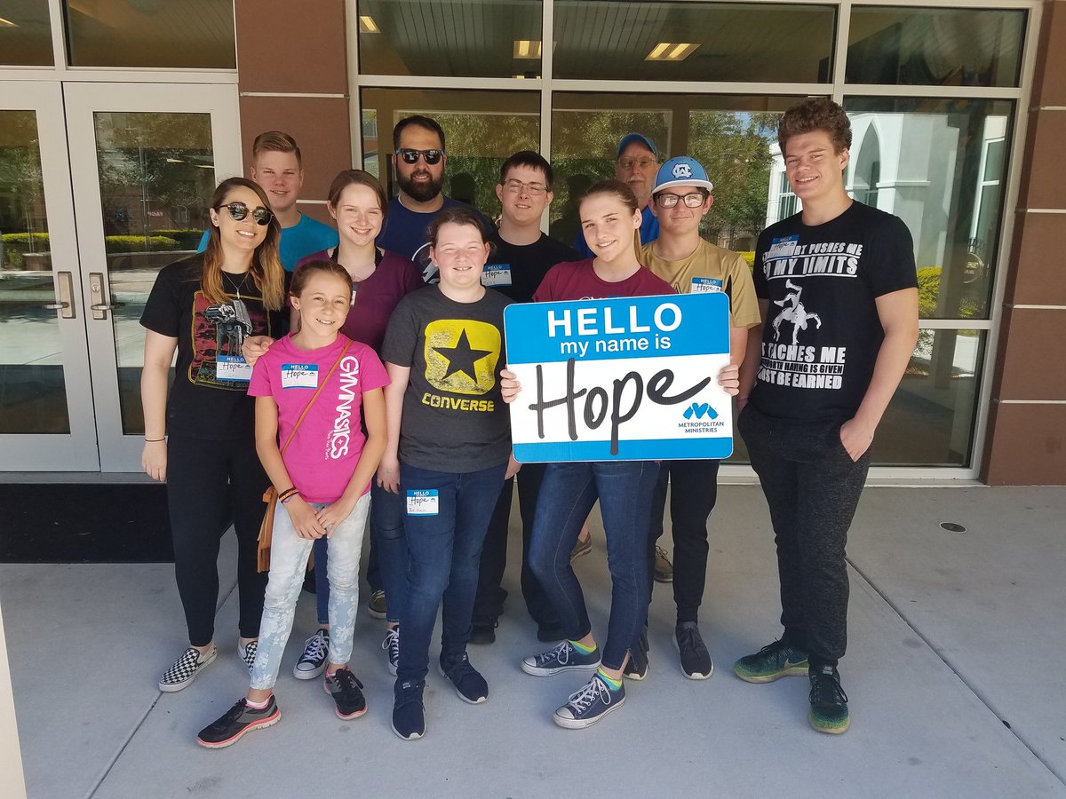 MetroMaria1972's tweet photo. Let's hear it for our faith partners from @nuevavidawc, @LOLUMC_YOUTH, and @tkumc for joining us to serve on this beautiful Saturday! Together, you all made an impact by serving for a total of 370 hours in the two shifts you all were here! Thank you all for coming to #BeHope!💙🕆 https://t.co/03MZbzfLHm