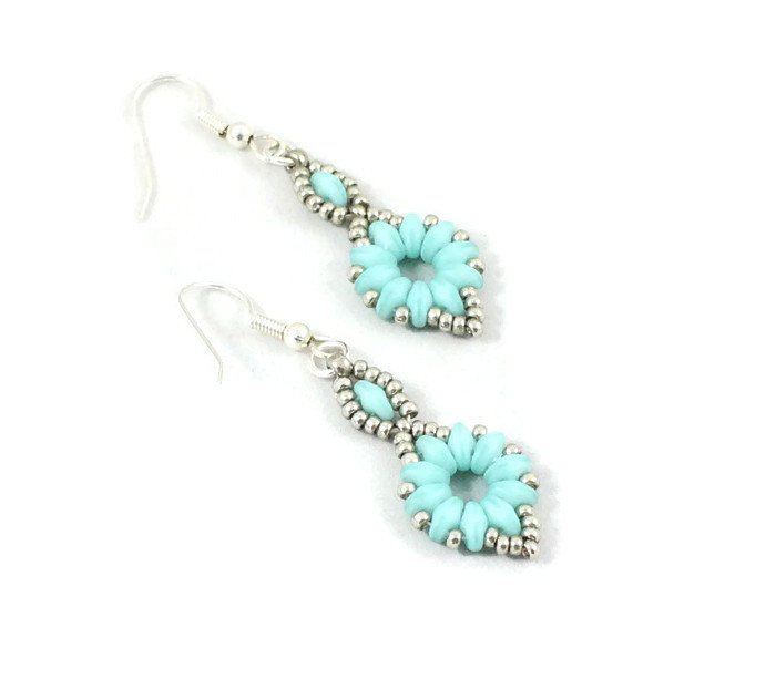 BeadfulStrings's tweet photo. Light blue flower earrings.  Perfect for spring and summer, only at #Beadfulstrings #beadedearrings #jewelryonetsy #beadedearrings #seedbeadjewelry https://t.co/t8UnzO4QPk
