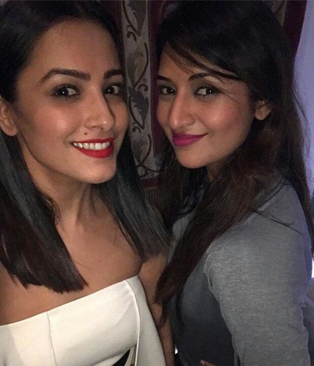 DivyankaFC_'s tweet photo. 2 gorgeous in 1 frame! 😘😍 @Divyanka_T https://t.co/UE2BP5zDc6