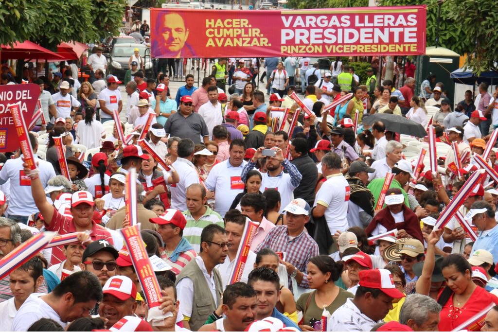 German_Vargas's tweet photo. Y acá, frente a miles de ciudadanos que me acompañan en esta magnifica  concentración en La Mesa, adquiero el compromiso de sacar adelante el Embalse de Calandaima, que beneficiará a toda la provincia del Tequendama https://t.co/cVEhzexibS