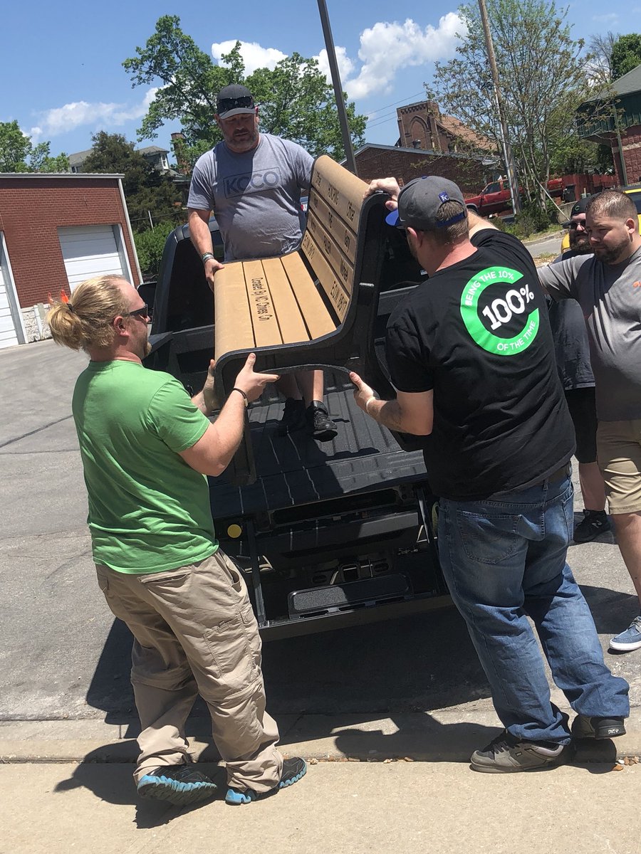 KCChivesOn's tweet photo. Memorial bench has been delivered to #ClintonPD! #KCChivesOn #KCChiveFamily #KCCO #BeTheTenPercent #ChiveThings #ChiveFriends https://t.co/qyBAcwhQBl