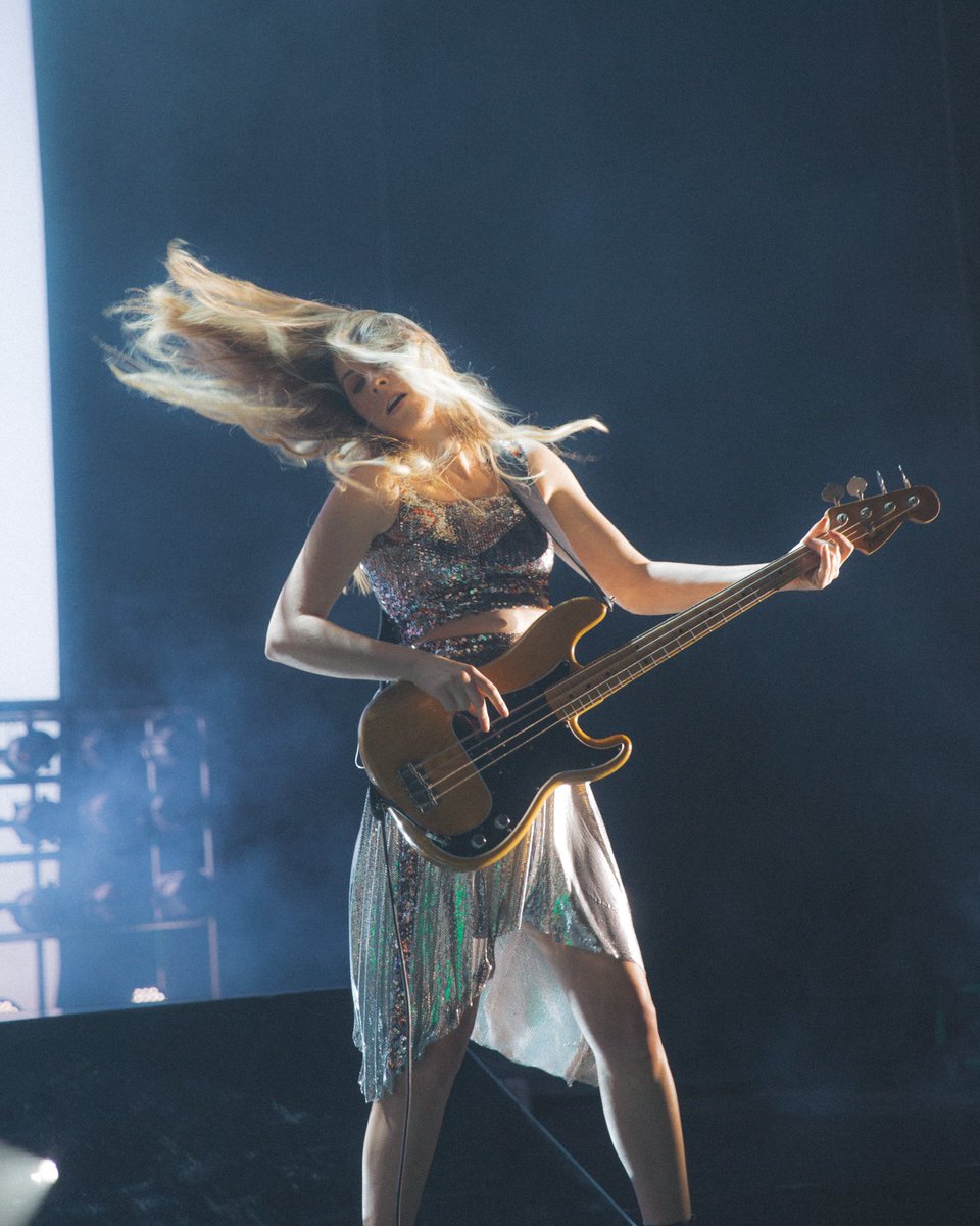 HAIMtheband's tweet photo. NYC ! https://t.co/H5dtdWzRS0
