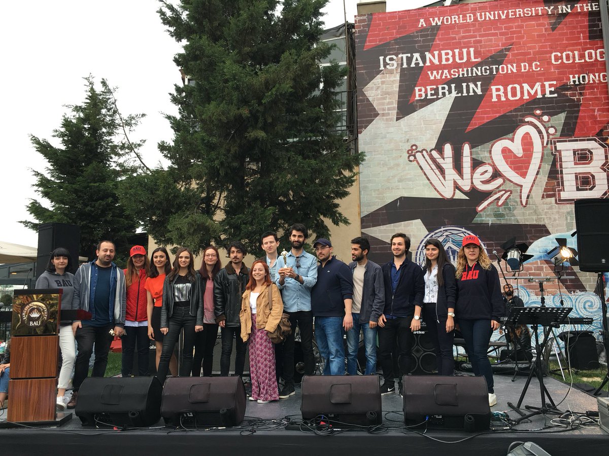 BauEdeb's tweet photo. Edebiyat Kulübü olarak, 2017-18 dönemi “En İyi Çıkış Yapan Kulüp” ödülünü aldık. Ödülü yönetim kurulumuz kulüp adına almıştır. Bize bu imkanı veren  Öğrenci Dekanlığımıza, bu ödülün emekçileri olan yönetim kurulumuza ve bütün üyelerimize teşekkür ediyoruz.📓 https://t.co/rAI1ghOzPz