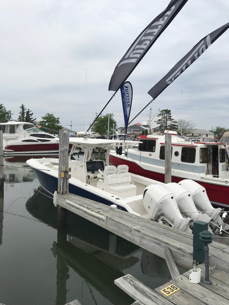 JupiterMarine's tweet image. What a beautiful day to #StepAboardaJupiter!!! Our good friends at @BluewaterYS have a Jupiter 26 FS and 34 HFS on display at #BluewaterDemoDays in Stevensville, MD! #JupiterFamily #Jupiter26 #Jupiter34 #boatshow #boating #yachtlife #coastalliving