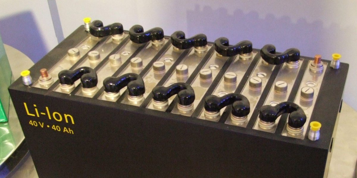 CommStrategies's tweet image. Are you killing your lithium batteries? buff.ly/2FKXiXZ