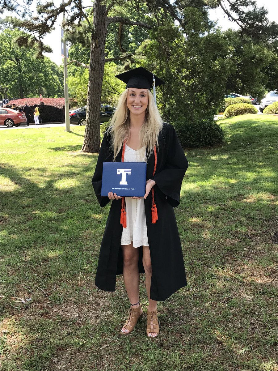 UTTylerWBB's tweet photo. Join us as we celebrate Alex Kochner, who has earned a degree in Psychology!
#PatriotFamily | #UTTyler18 π https://t.co/etxzVj0W6O