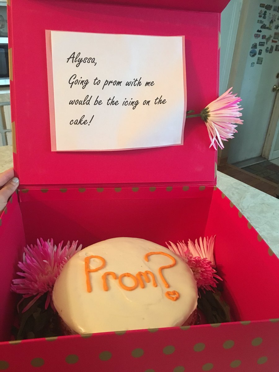 lyssa1818's tweet photo. prom ! https://t.co/rfR8Tz1GVB
