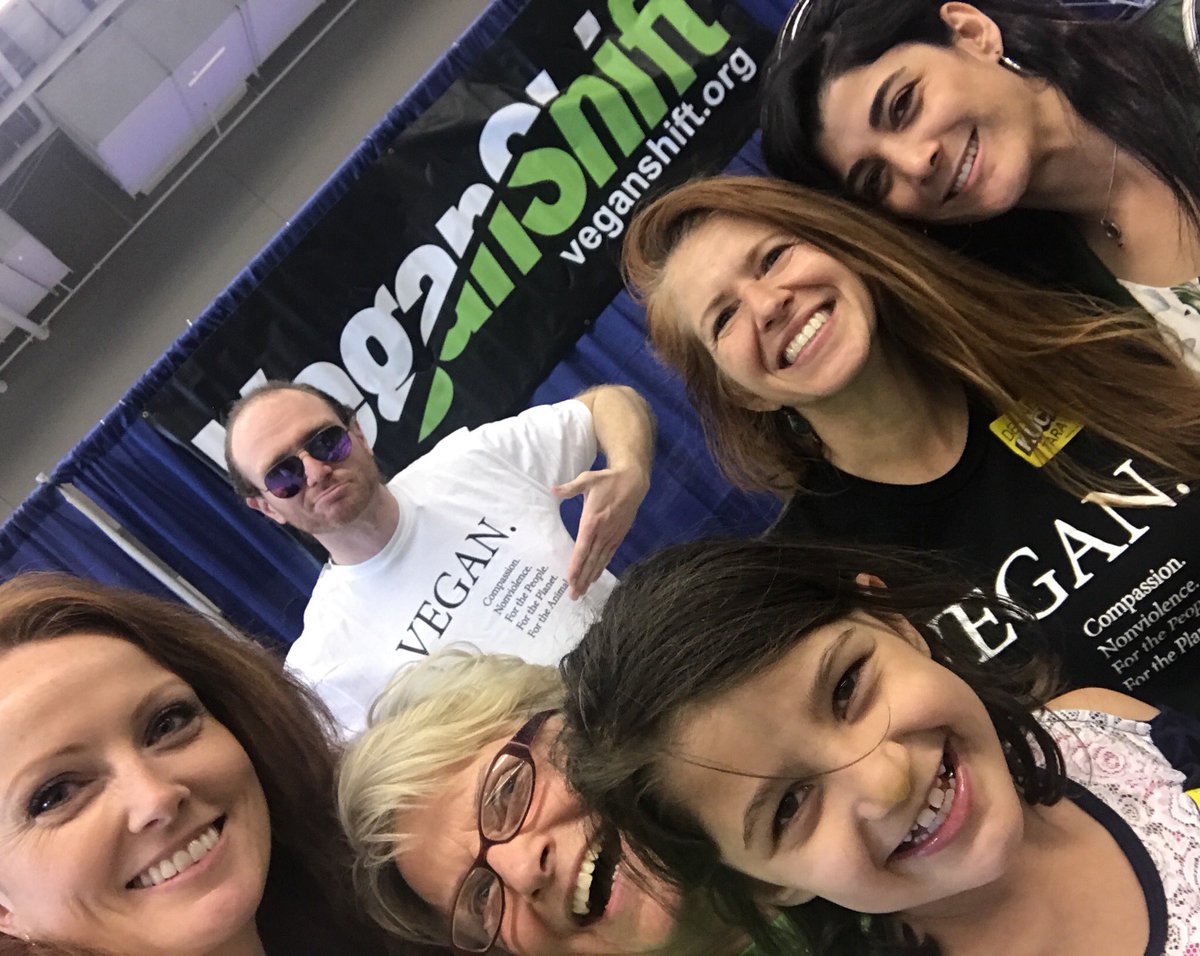 Fabulous to see all the support for <a href="/Dennis_Kucinich/">Dennis Kucinich</a> for #OHgov at #CleVegFest!