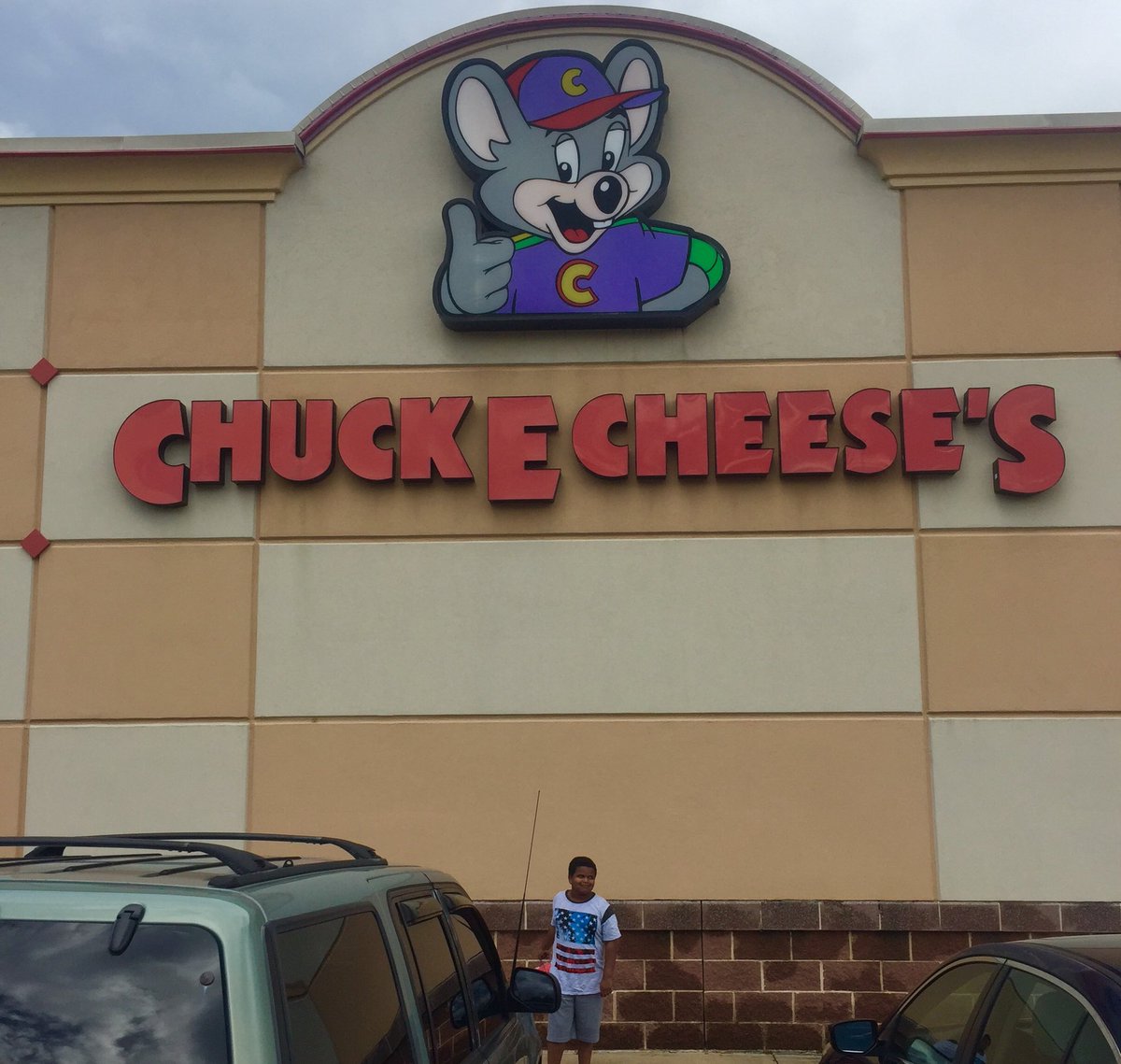 ArthurReese29's tweet photo. All thoughts and prayers are accepted at this time.
#ChuckECheeseHell #BirthdayParty #AssassinLife #HandSanitizer https://t.co/NMECEDLQpq