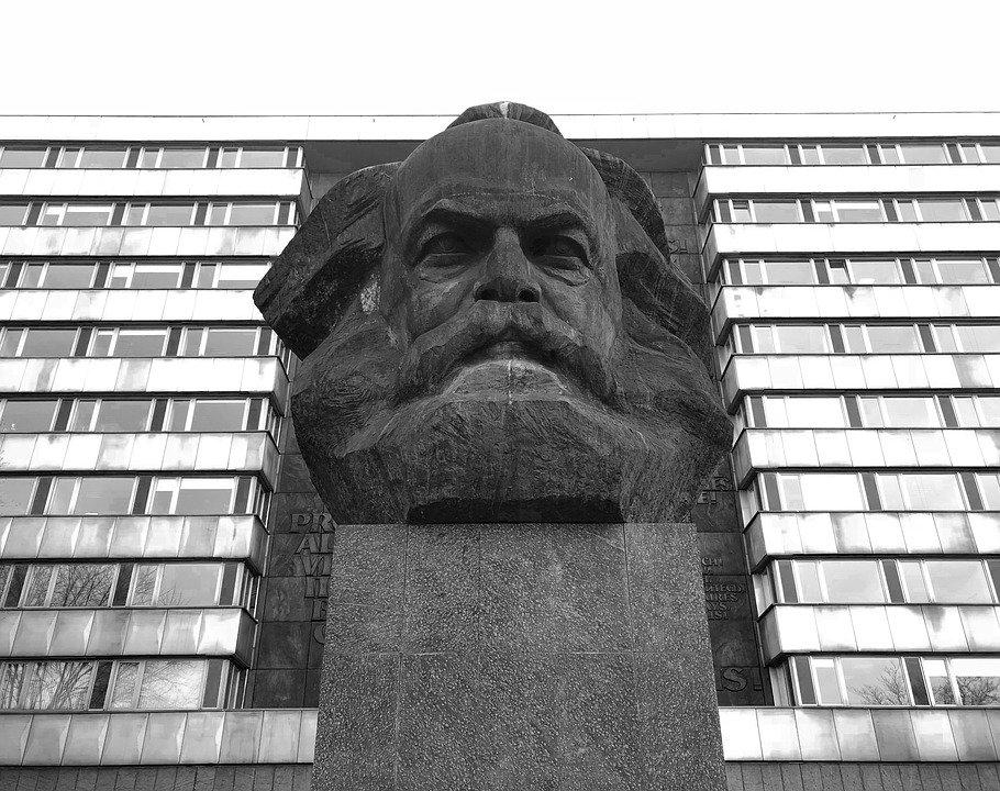 edepicentro's tweet photo. ¿QUÉ TIENE QUE DECIR MARX EN EL SIGLO XXI?
@AngelDanielCCS "La centralidad del trabajo inmaterial requiere de formas colaborativas de producción. La comunicación incentiva y hace necesario el desarrollo de relaciones entre las personas". #5May #Marx  
https://t.co/GAODpaILXi https://t.co/aALdNHF04p