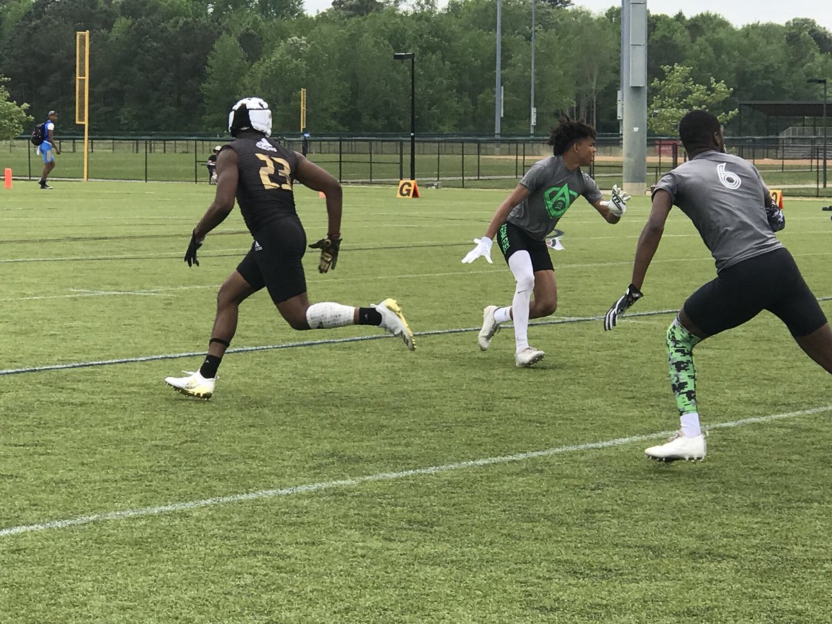 davidawchapman's tweet image. Lacrosse ➡️ 7 v 7 🏈 #IMG7v7InvitationalTournament #TeamFuel #16 #7on7 @757chap #FootballSkills @thehickoryway @TeamFuel7v7 #FuelUp