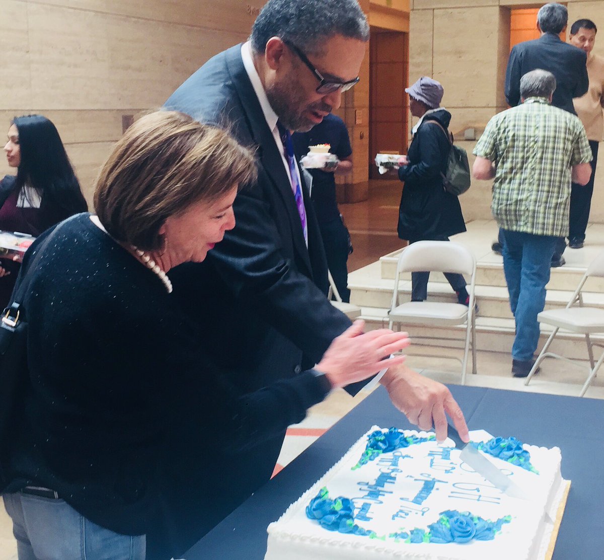 lizabeandigs2's tweet photo. Great talks at the #TICS2018 conference and the big guy himself @TraumaDocSF working on his special day always educating @UCSFSurgery @UCSF #SFGH #ZSFGH https://t.co/ozjLUD5M3v