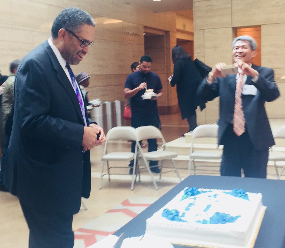 lizabeandigs2's tweet photo. Great talks at the #TICS2018 conference and the big guy himself @TraumaDocSF working on his special day always educating @UCSFSurgery @UCSF #SFGH #ZSFGH https://t.co/ozjLUD5M3v