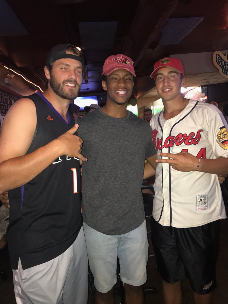 lukedaurer2's tweet photo. A big step into adulthood but I don’t want to forget to let my friends know how much they mean to me. Love y’all 🤙🏽 #GoCougz https://t.co/C08NyZAi0S