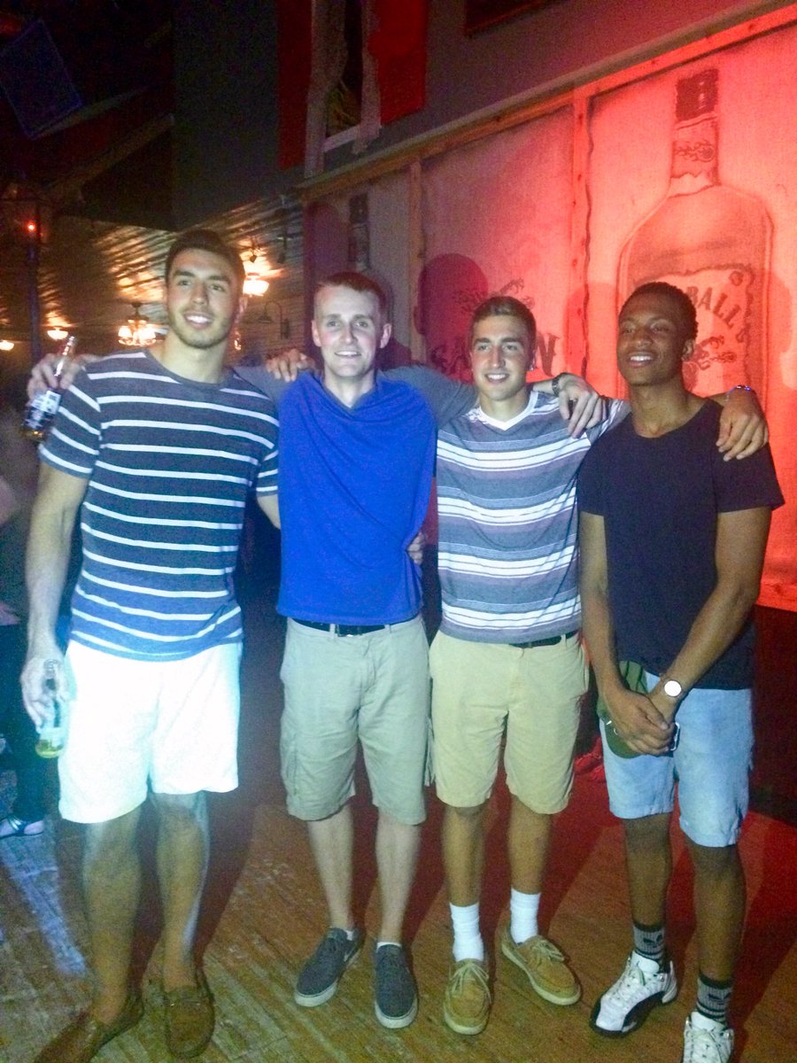 lukedaurer2's tweet photo. A big step into adulthood but I don’t want to forget to let my friends know how much they mean to me. Love y’all 🤙🏽 #GoCougz https://t.co/C08NyZAi0S