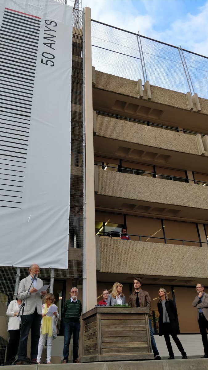 MeritxellAragon's tweet photo. "Si avui ensenyem als nostres alumnes com ho fèiem ahir, els estarem robant el demà" Xavier Osarte a #FredericMistral50anys #AlumniFC https://t.co/XZUwRwPGXN