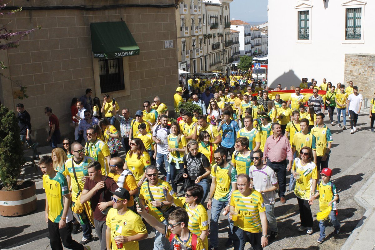 JaenFS's tweet photo. Estamos MUY orgullosos de poder tener junto a nosotros a la mejor afición del planeta. 

Nos hacéis sentir los auténticos campeones #MareaAmarilla💛

¡Sigamos haciendo historia juntos! ¡MIL GRACIAS! https://t.co/Ky0MnPg7Vh