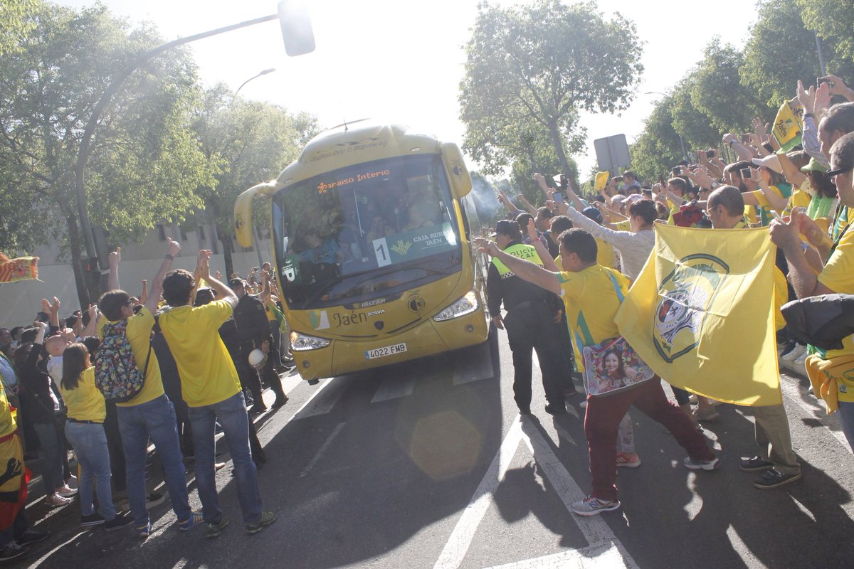 JaenFS's tweet photo. Estamos MUY orgullosos de poder tener junto a nosotros a la mejor afición del planeta. 

Nos hacéis sentir los auténticos campeones #MareaAmarilla💛

¡Sigamos haciendo historia juntos! ¡MIL GRACIAS! https://t.co/Ky0MnPg7Vh