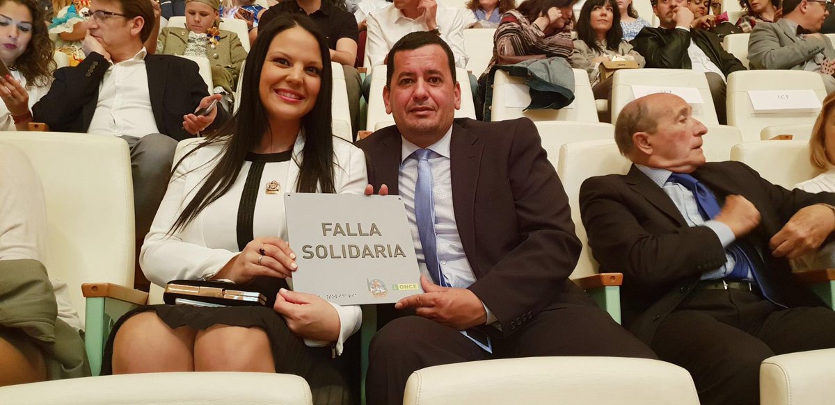 FallaStaCruzTfe's tweet photo. Nuestro Presidente Iñaki y Ana (FM 2018) en la Gala de Premios Solidarios organizada por @JCF_Valencia y @ONCE_oficial #GalaSolidaria #FallaSolidaria https://t.co/f48pJgdY6C