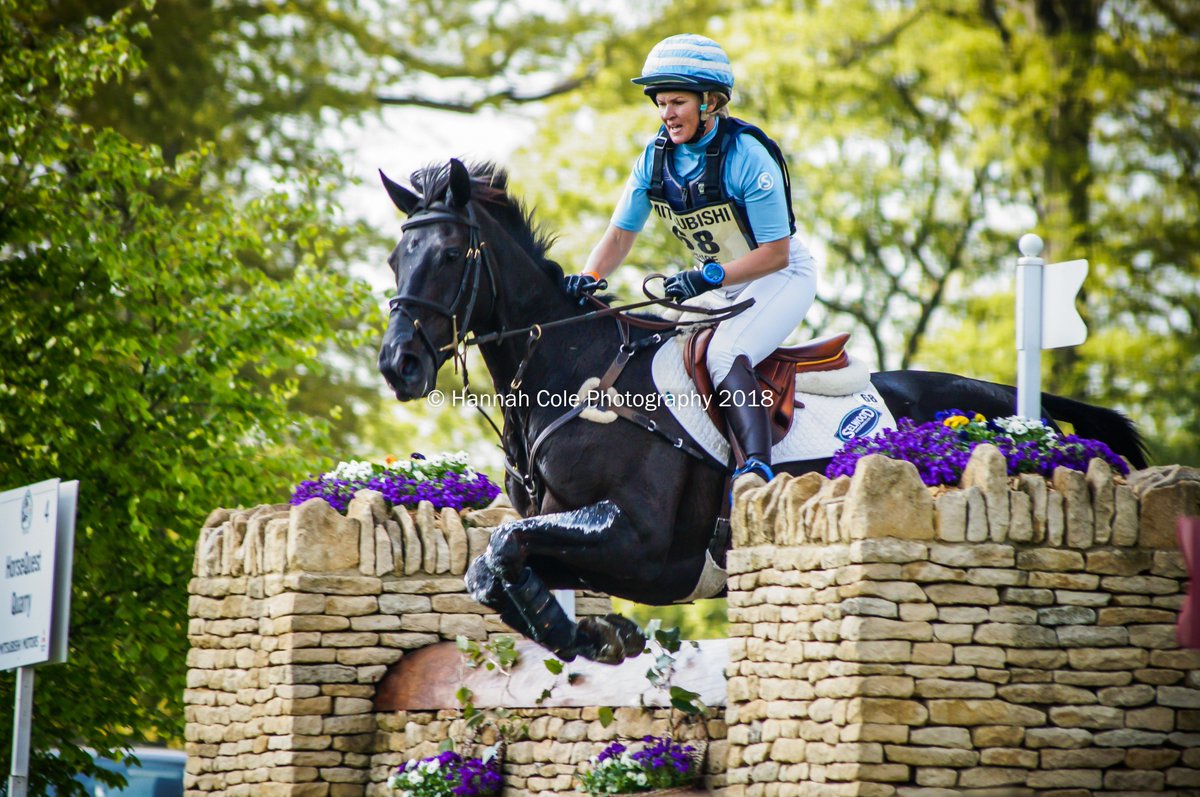 Speed queens - Jonelle Price &amp; CLASSIC MOET fly through <a href="/horsequestuk/">Horsequest.co.uk</a> Quarry en route to first place after XC 
<a href="/bhorsetrials/">Badminton Horse Trials</a> #MMBHT 
@SelwoodEquine