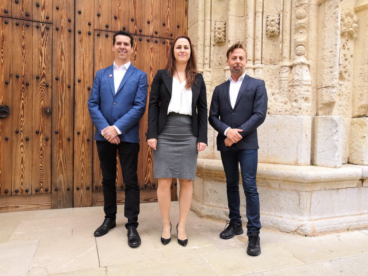 CsBinissalem's tweet photo. Presentamos a los nuevos miembros de la agrupación Cs-Binissalem, María del Mar Cladera Bestard (Responsable de logística🚚), Rafael Martínez Tejero (Secretario de la agrupación📋) y Ramón Cuenca Ruiz (Responsable digital💻) #EquipoNaranja https://t.co/CRSdaHPdwR