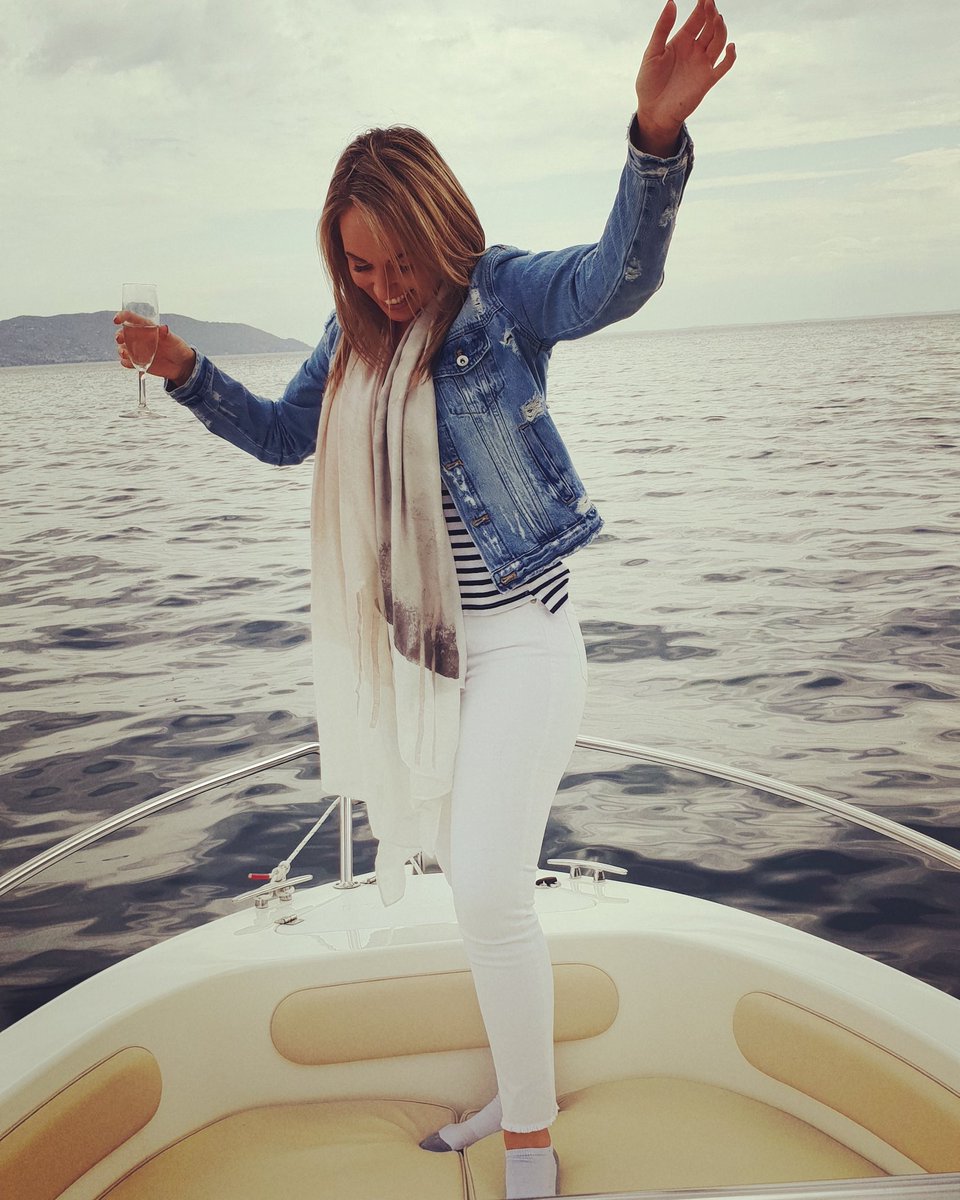 Trying to find your sea legs after sampling the local Italian tipple 🙈😂🥂 #italy #lake #summer #BankHolidayWeekend