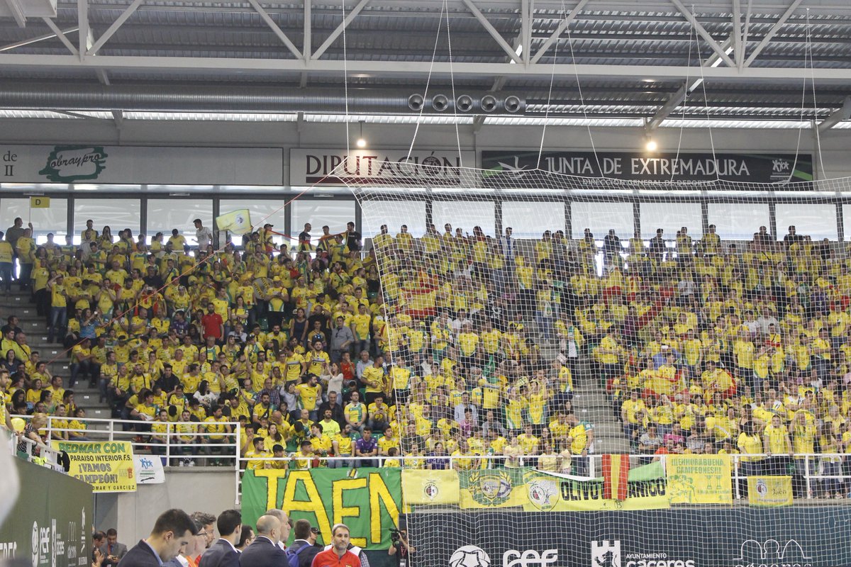 Estamos MUY orgullosos de poder tener junto a nosotros a la mejor afición del planeta. 

Nos hacéis sentir los auténticos campeones #MareaAmarilla💛

¡Sigamos haciendo historia juntos! ¡MIL GRACIAS!