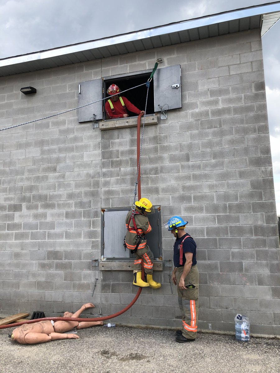 gmanlfd142's tweet photo. Ladder bailout & emergency Hose slide to finish up the day. @WilmotTownship #ffsurvival https://t.co/CylwynMHFf