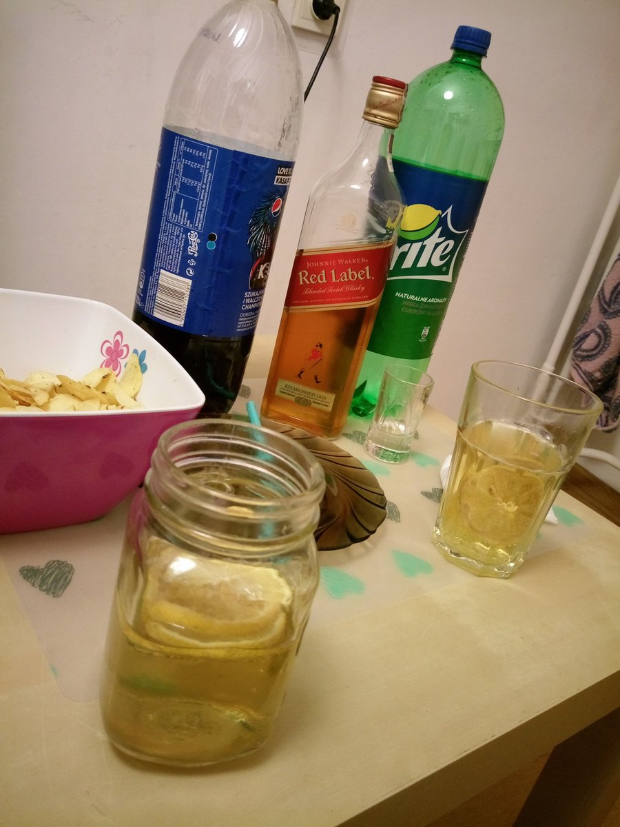 Olka0323's tweet photo. To odpowiedni moment, żeby walnąć whisky! #WPŁLPO https://t.co/xB8vldWGHa