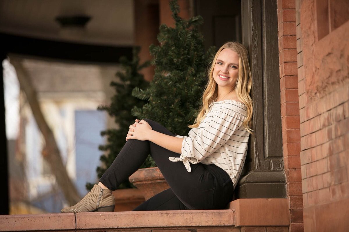 kami_stevenson's tweet photo. Y’all may have forgotten i existed bc im never at school but hey i’m still graduating 🤷🏼‍♀️🎓 https://t.co/NBAZyLUOuj