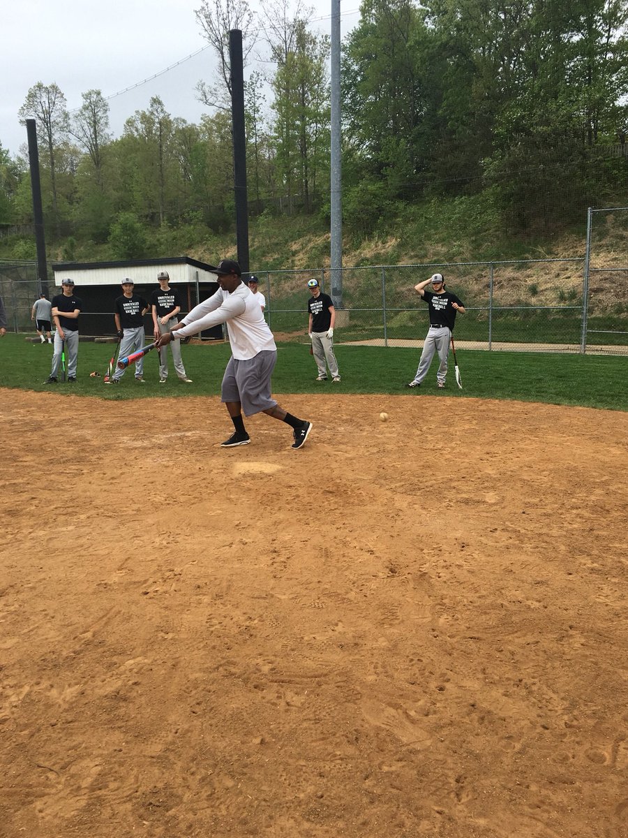 DomHighBaseball's tweet photo. Some more photos from todayโs #DadPractice! https://t.co/zkrP0CVv8N