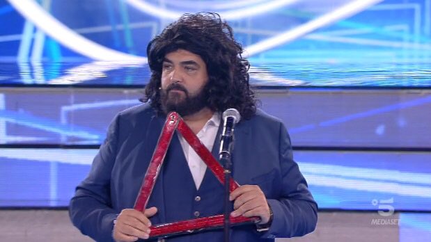 trash_italiano's tweet photo. Ricordate Hagrid di Harry Potter e la Pietra Filosofale? Eccolo ora. #Amici17 https://t.co/kv5usQOxQ9