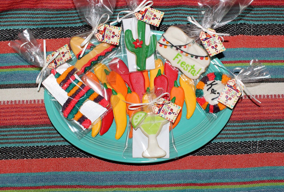 whoosyourbaker's tweet photo. If you don't like tequila, maybe you'd like a 3-D margarita cookie instead? ๐ต๐ถ๐ฒ๐ฝ๐ฎ #CincodeMayo #Fiesta #PittsbughBakery #PittsburghCookies #Pittsburgh #DecoratedCookies https://t.co/R5MACijZdq